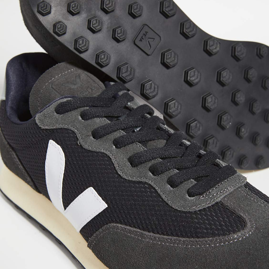 VEJA RIO BRANCO ALVEOMESH - Men's Black/White/Oxford Grey Shoe Deals Outlet