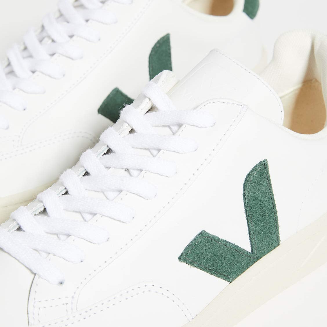 VEJA V - 12 LEATHER - Men's White/Cyprus Shoe Deals Outlet