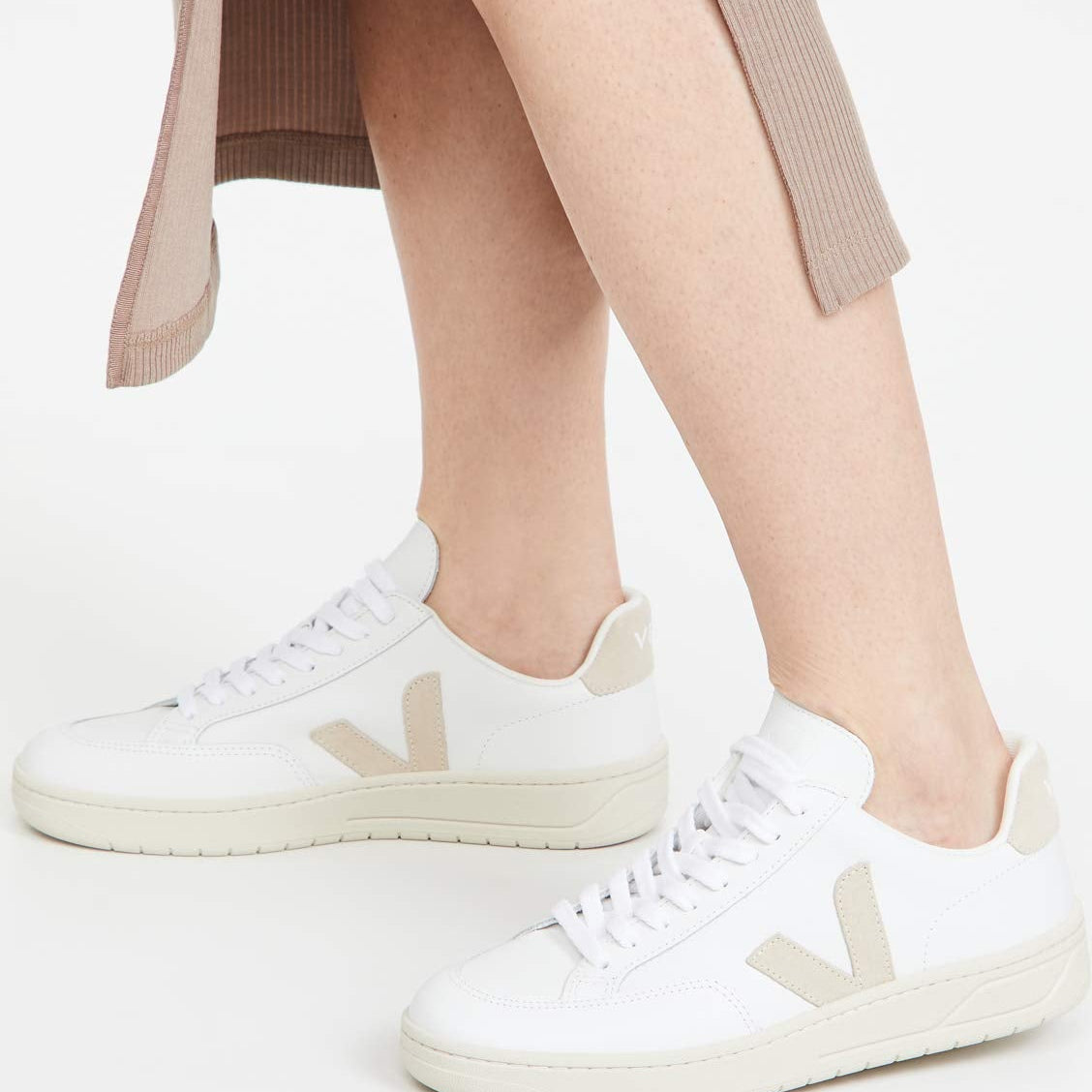 VEJA V - 12 LEATHER - Women's White/Sable Shoe Deals Outlet