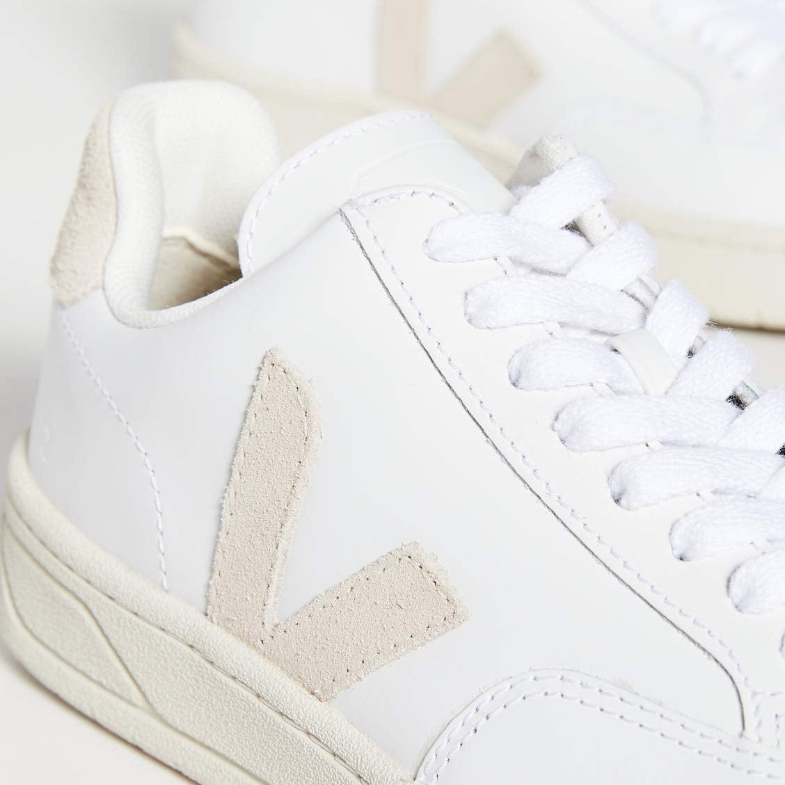 VEJA V - 12 LEATHER - Women's White/Sable Shoe Deals Outlet