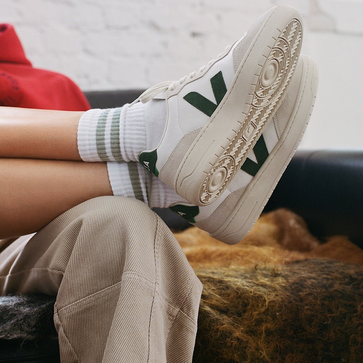 VEJA V - 90 LEATHER - Women's White/Cyprus Shoe Deals Outlet