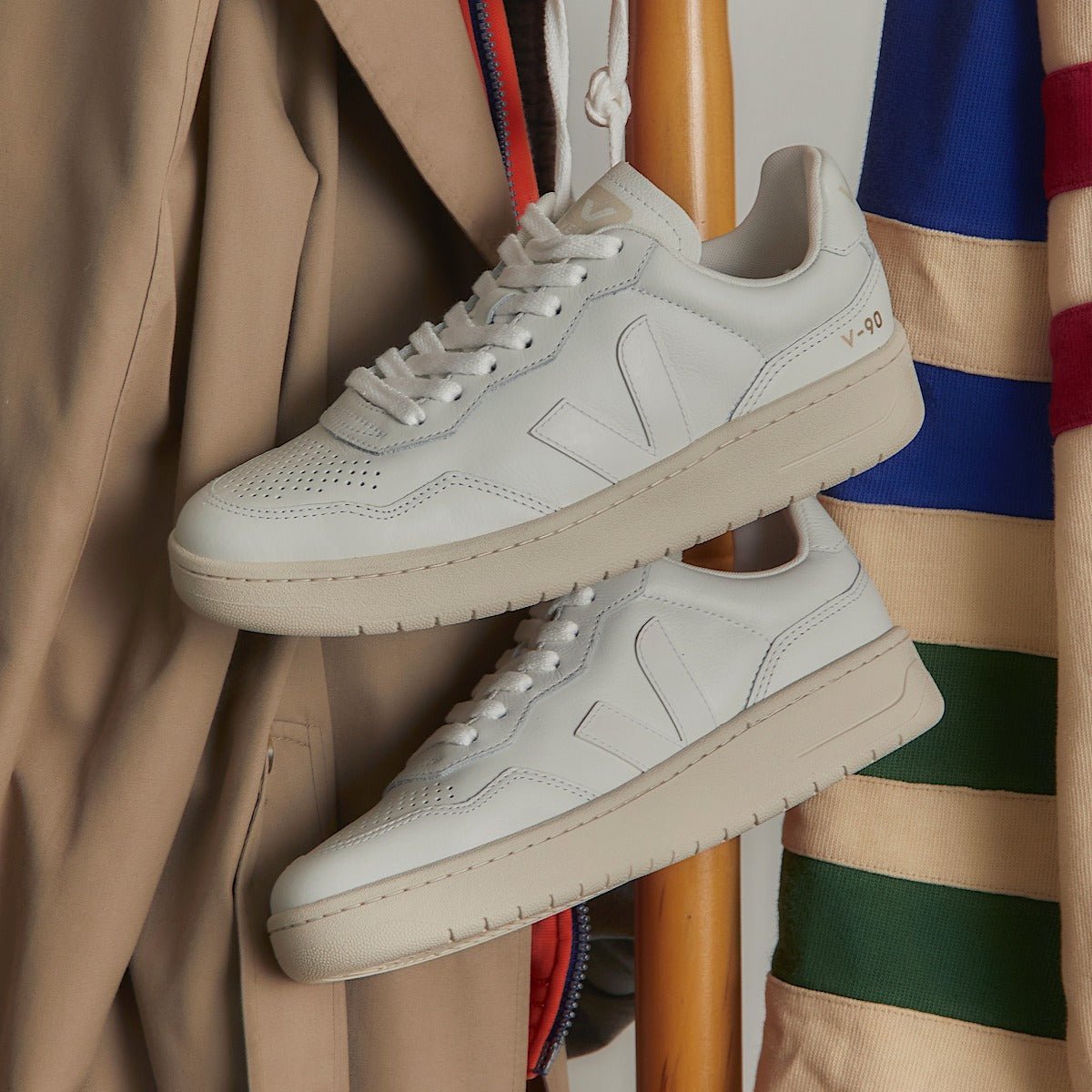 VEJA V - 90 LEATHER - Women's White/Cyprus Shoe Deals Outlet